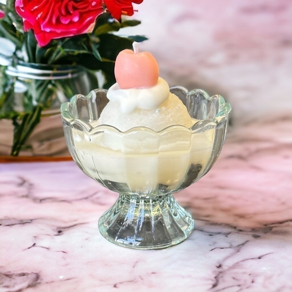 ⚠️SALE Candle // Handmade Vanilla Ice Cream Shaped Candle SEND OFFERS🥳 - Picture 3 of 5